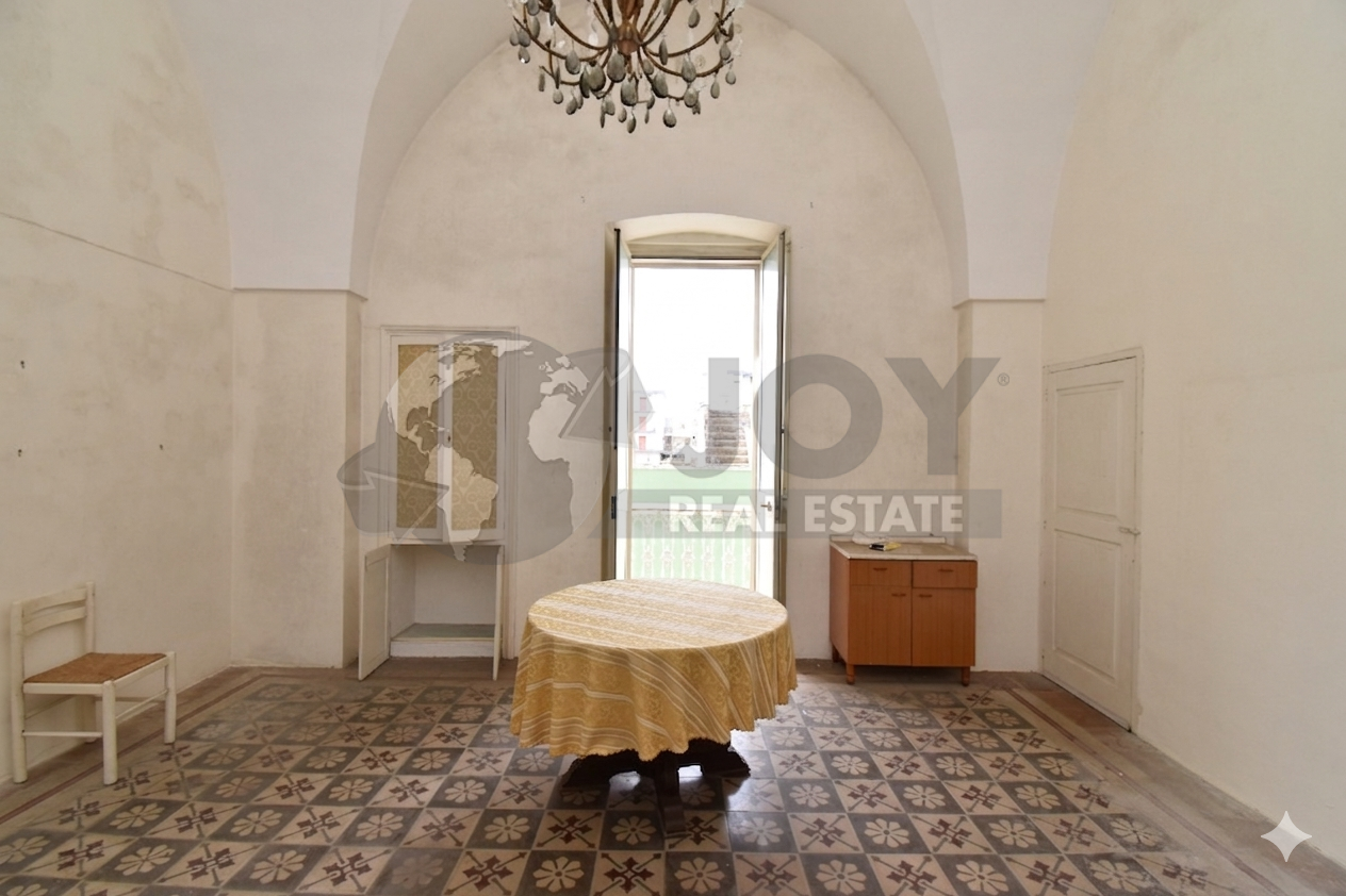 Quadrilocale da ristrutturare in via monsignor salvatore nestola 21, Copertino