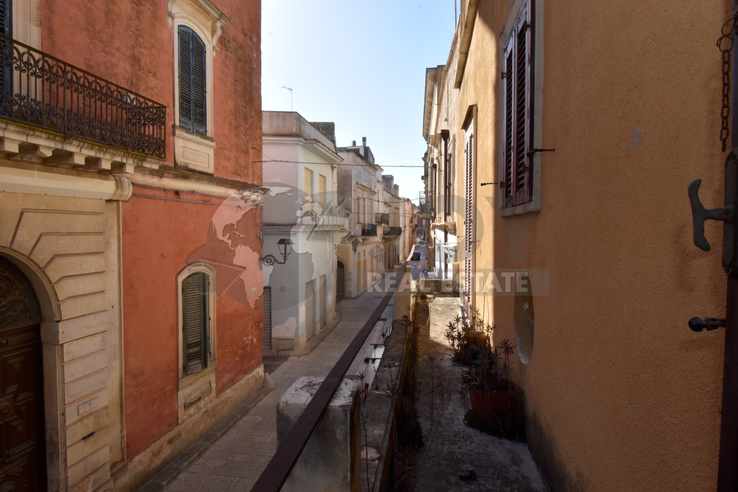 Casa indipendente con terrazzo in via g. leuzzi 11, Galatone