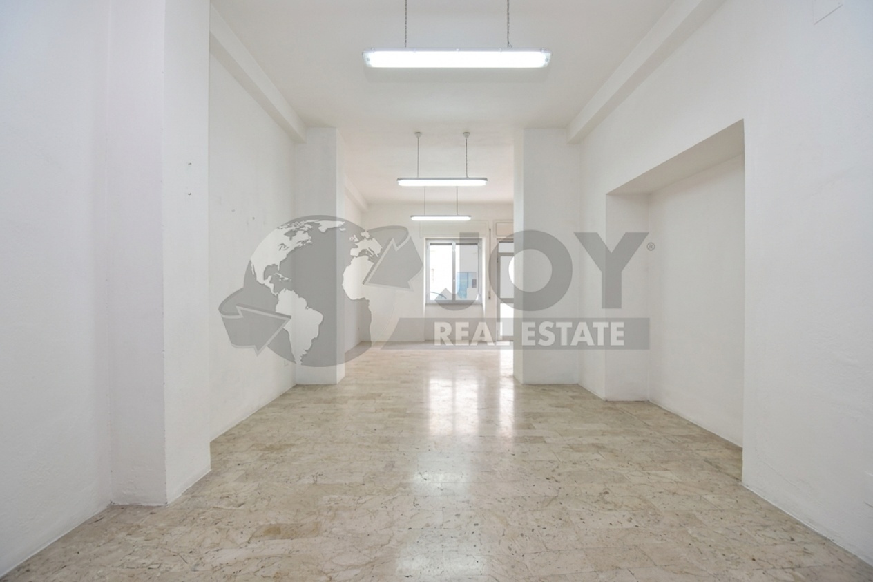 Locale commerciale da ristrutturare in via g. candido 1, Lecce