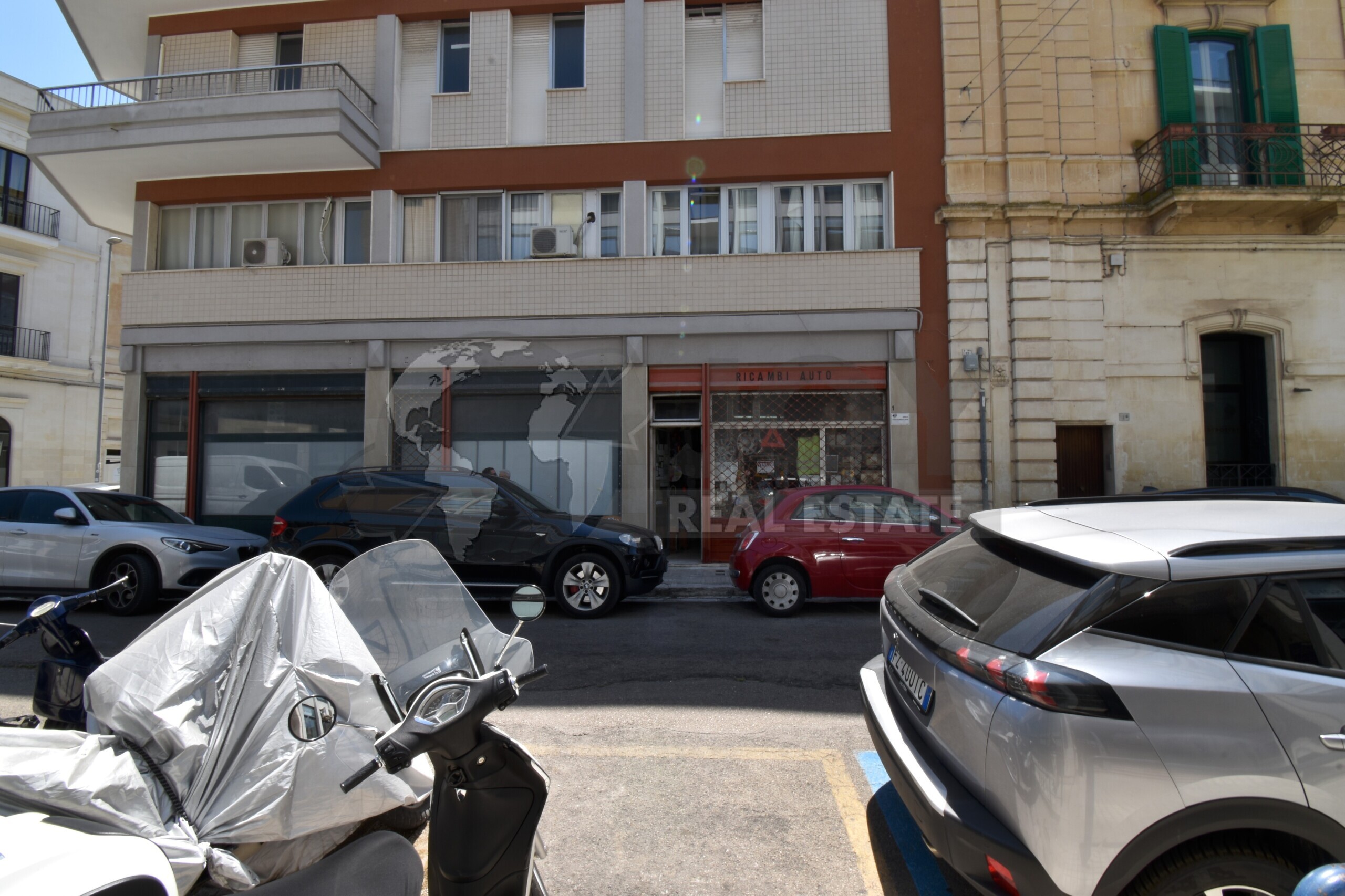 Locale commerciale da ristrutturare in via g. candido 1, Lecce