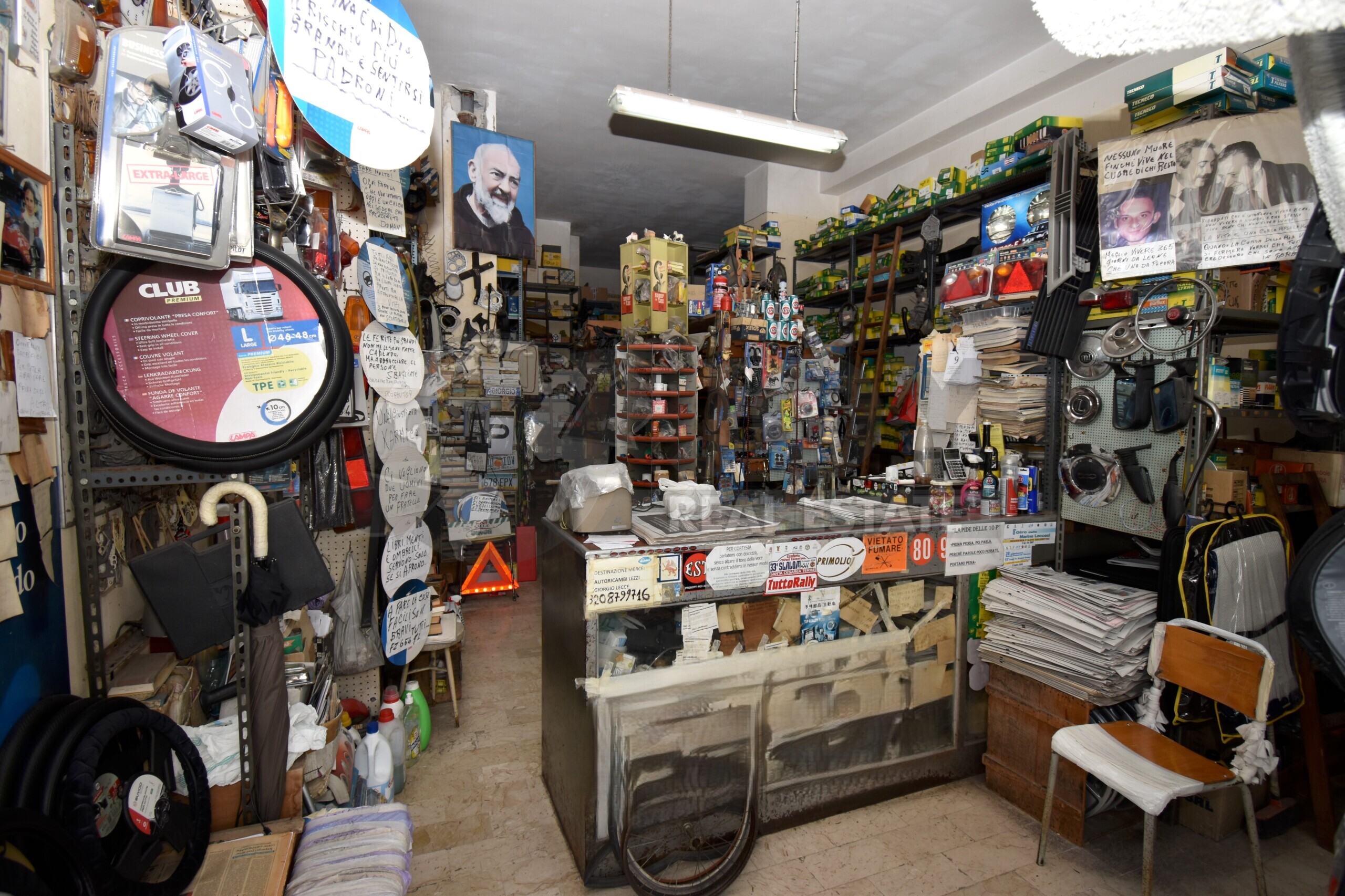 Locale commerciale da ristrutturare in via g. candido 1, Lecce