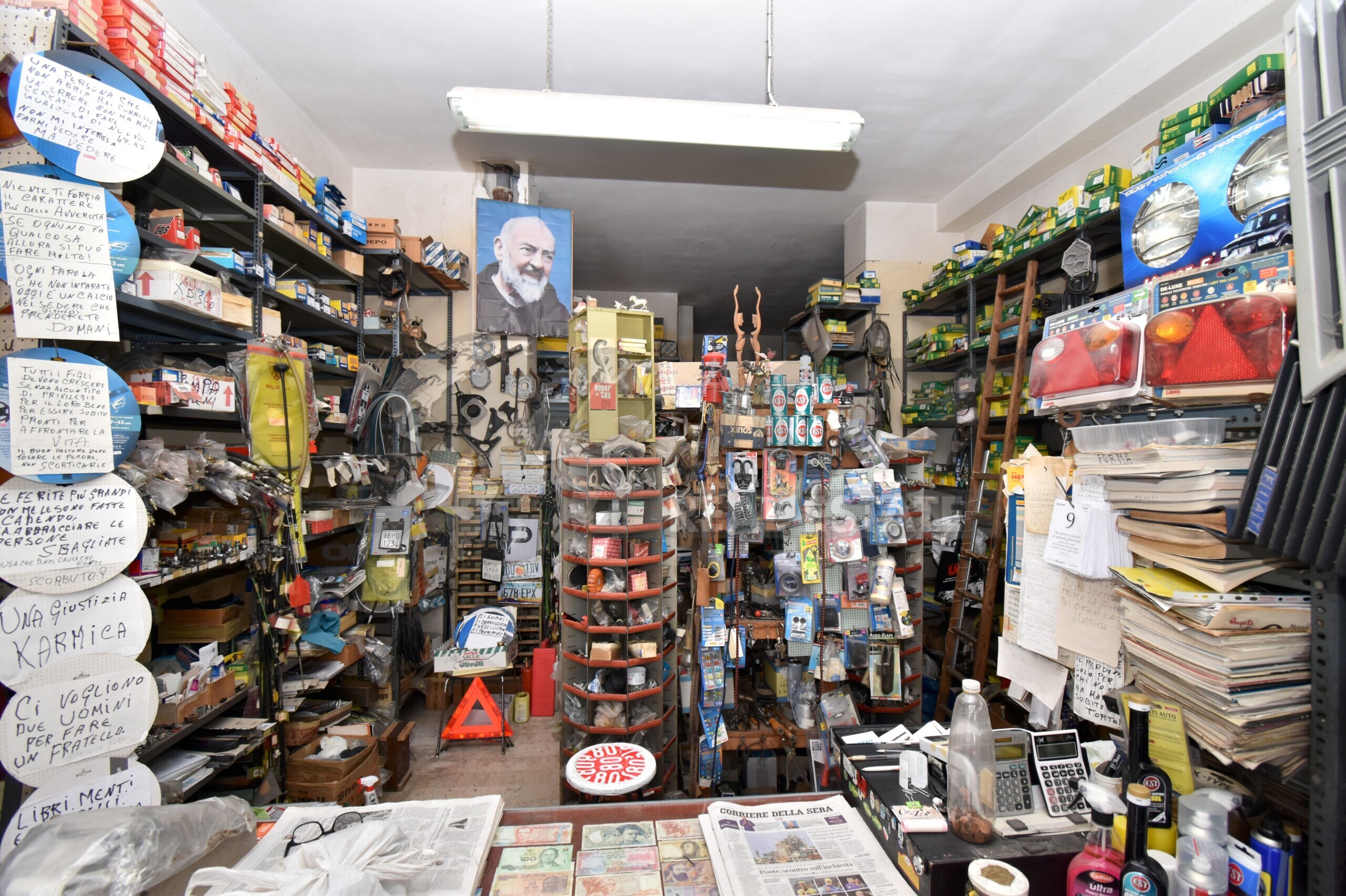 Locale commerciale da ristrutturare in via g. candido 1, Lecce