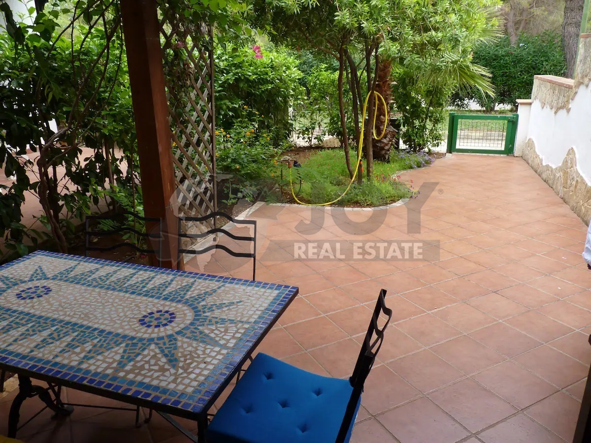 Villa con giardino in via tramonti, Nard�