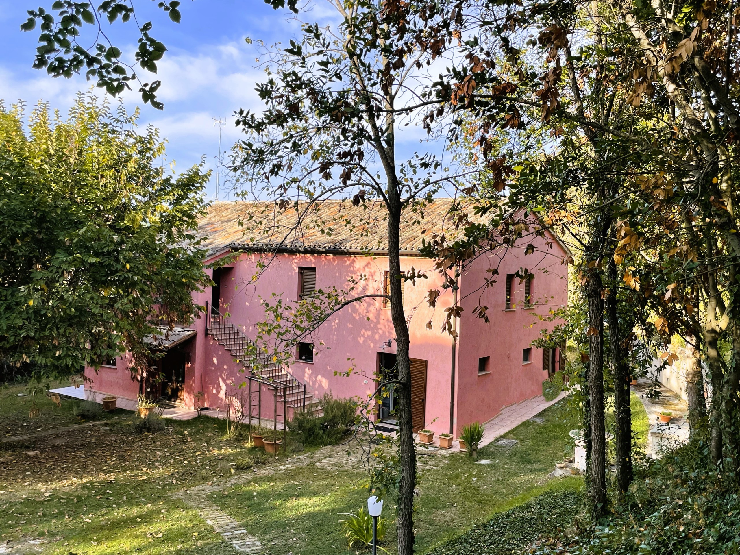 Rustico con giardino in via della baviera, Ancona