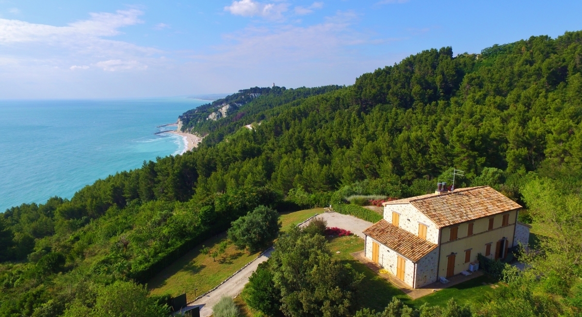 Rustico con giardino in sirolo, Sirolo