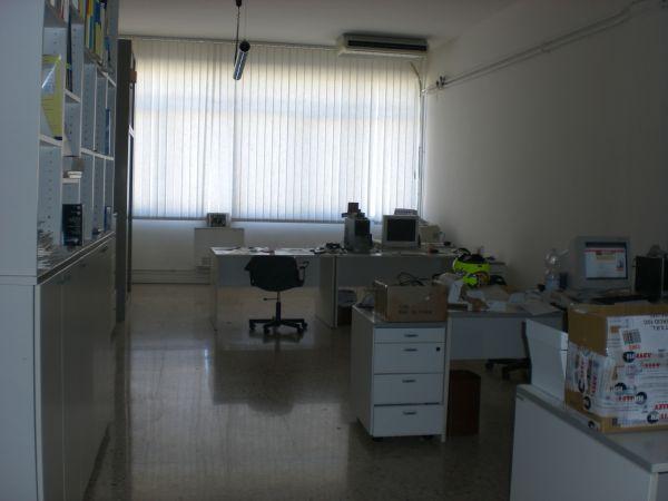 Locale commerciale da ristrutturare in via del commercio, Ancona