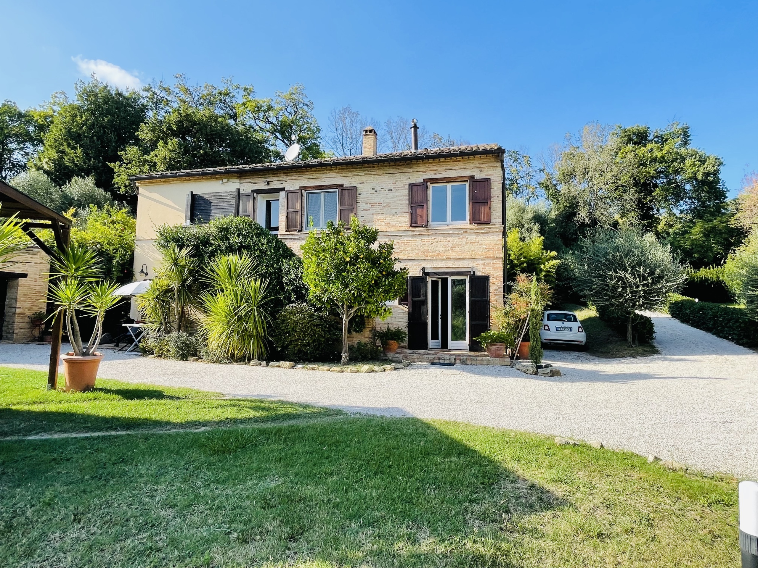 Rustico con giardino in san savino, Montecosaro