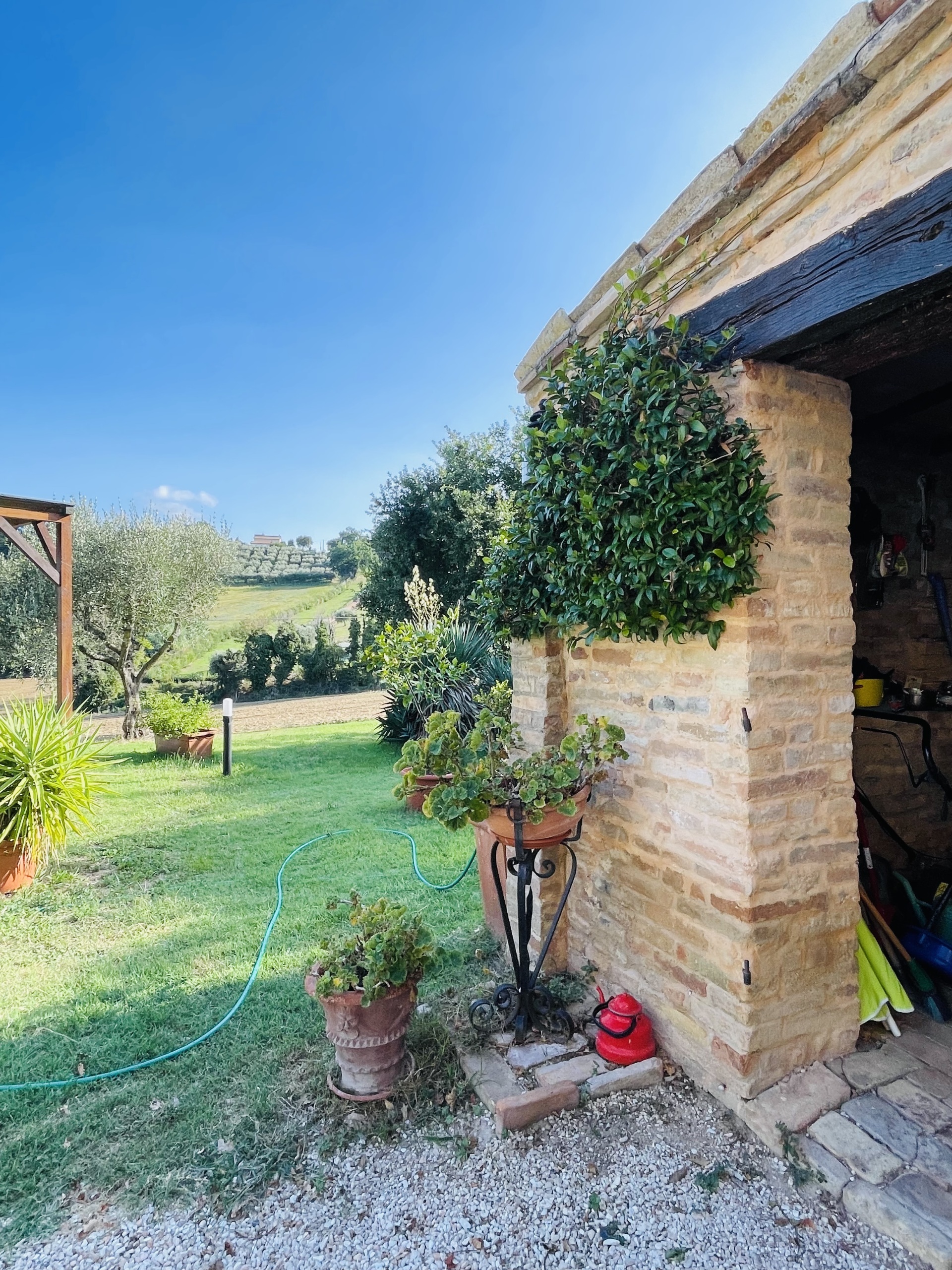 Rustico con giardino in san savino, Montecosaro