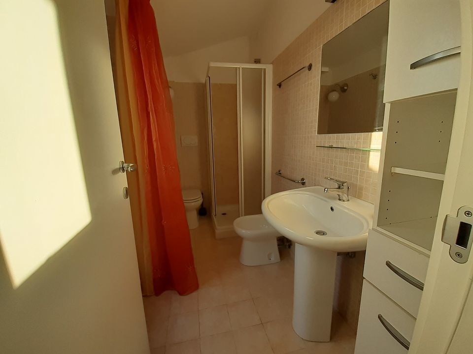 Bilocale con terrazzo in via iacomini, Camerano