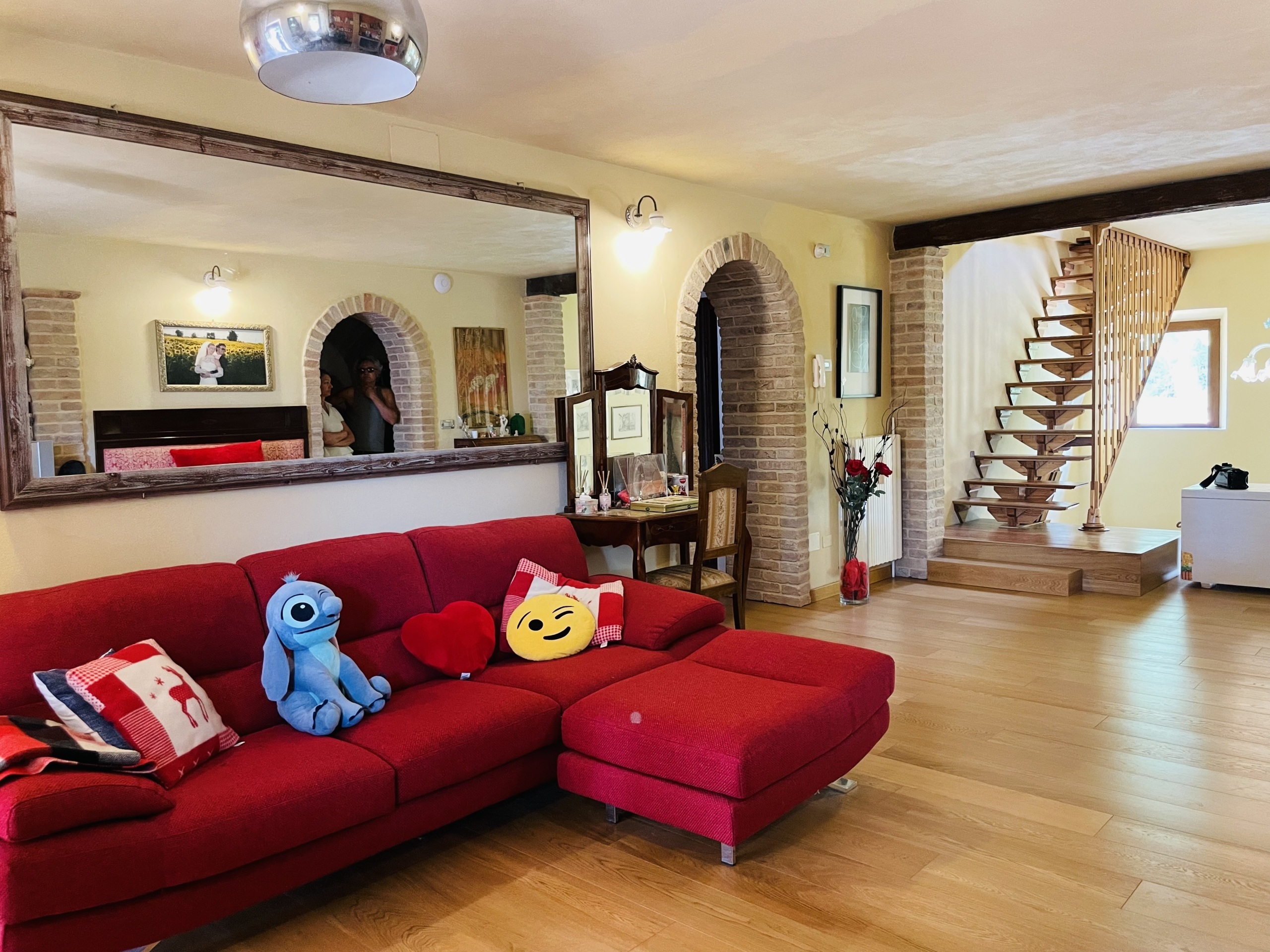 Villa con giardino in via chiaravallese, Osimo