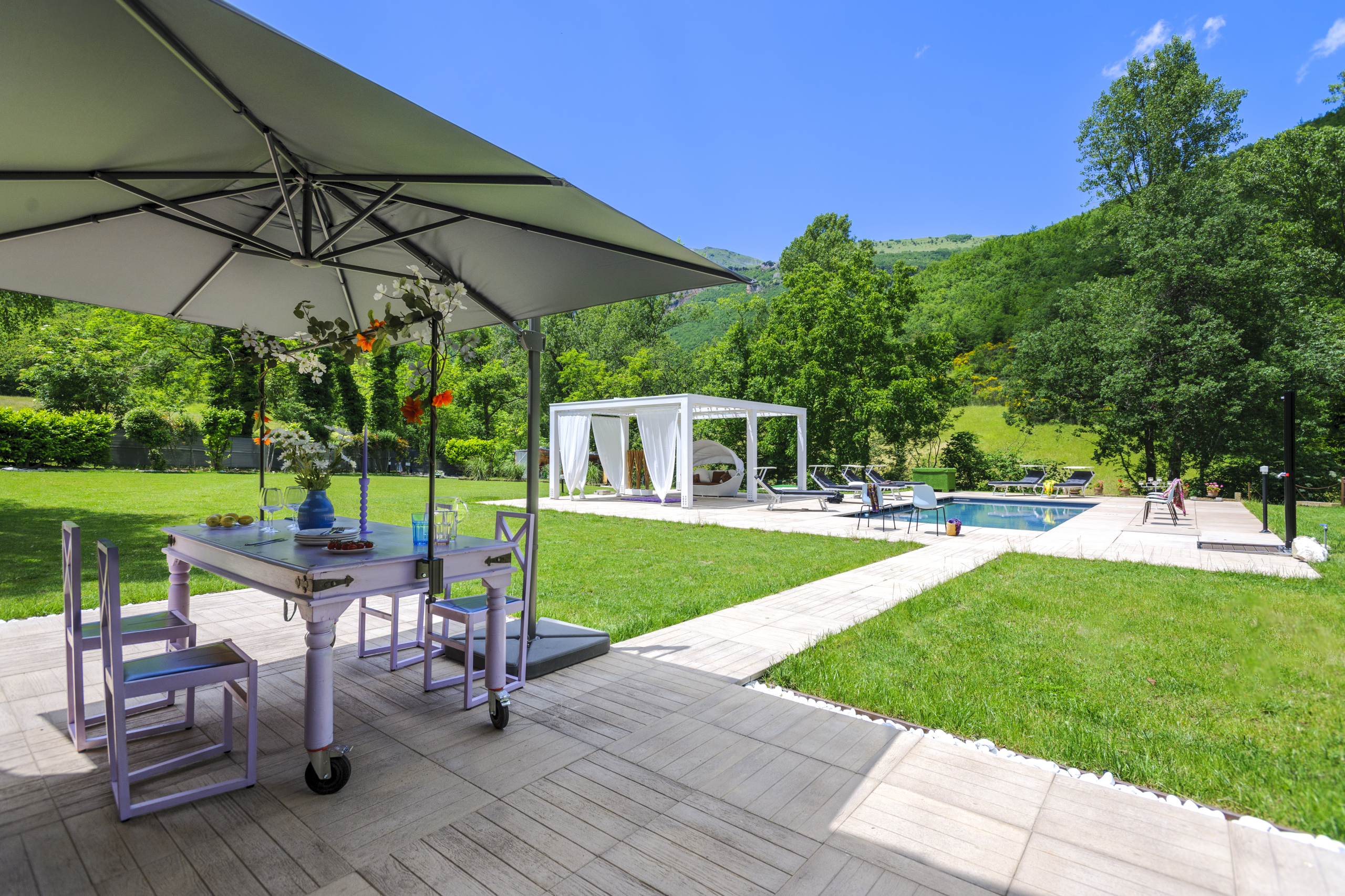 Rustico con giardino in sarnano, Sarnano