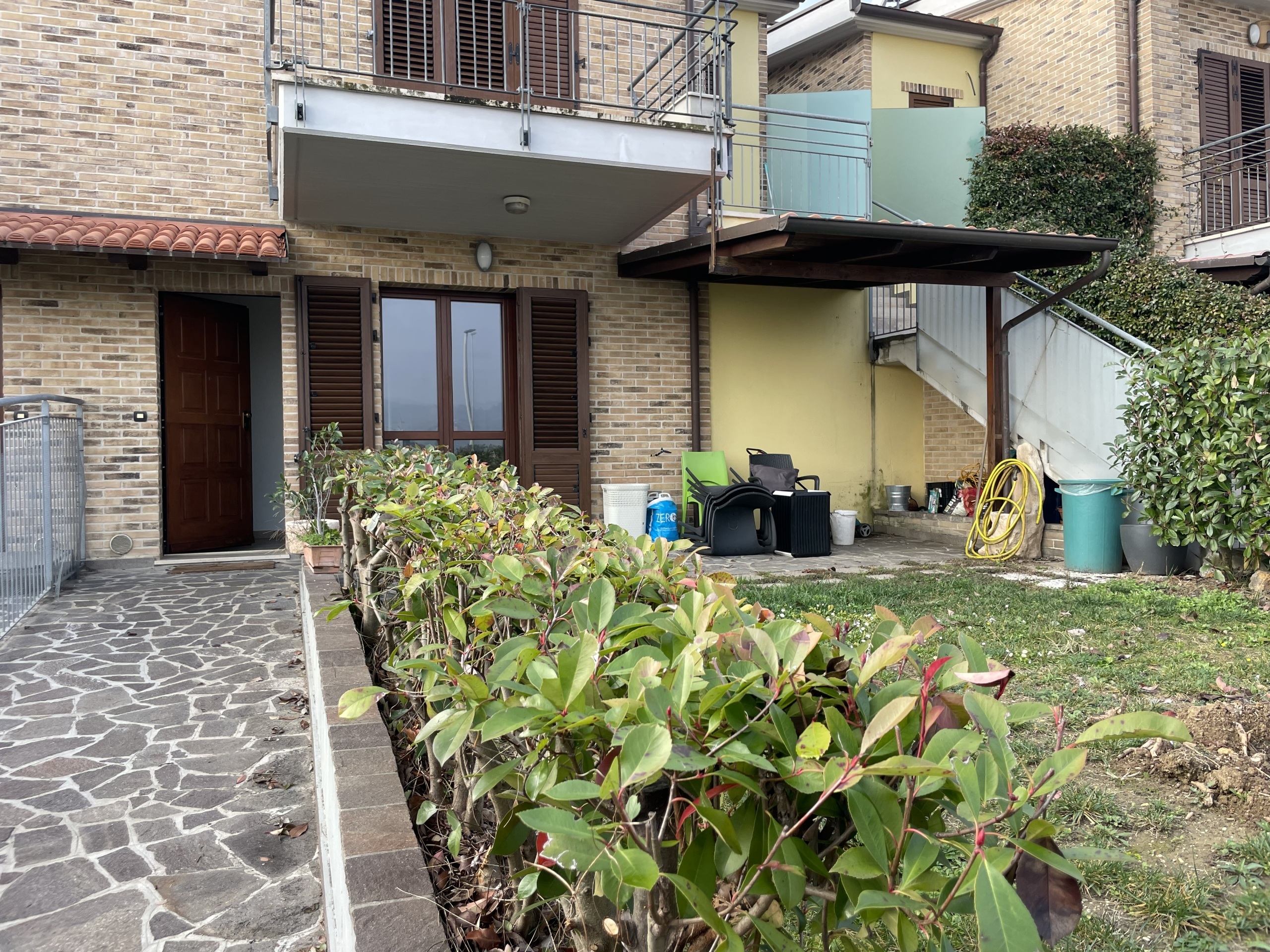 Villetta a schiera con giardino in via ave ninchi, Ancona