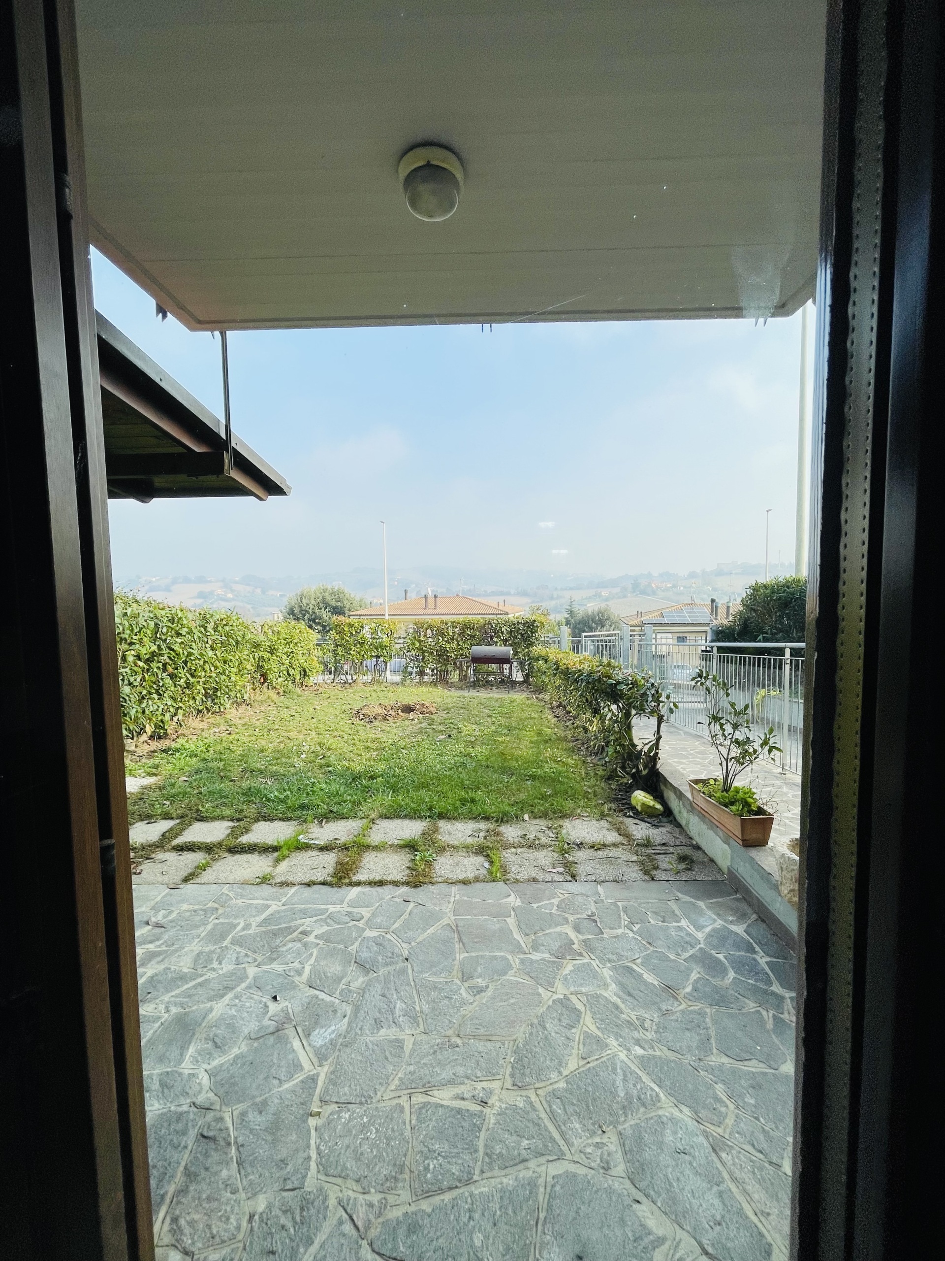 Villetta a schiera con giardino in via ave ninchi, Ancona