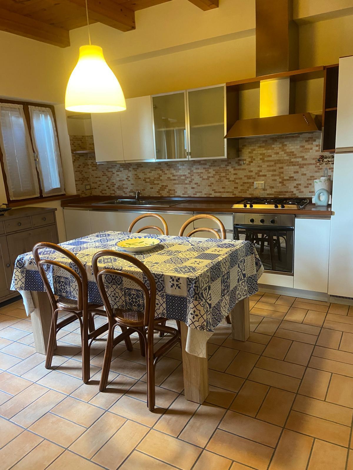 Trilocale con terrazzo, Osimo centro