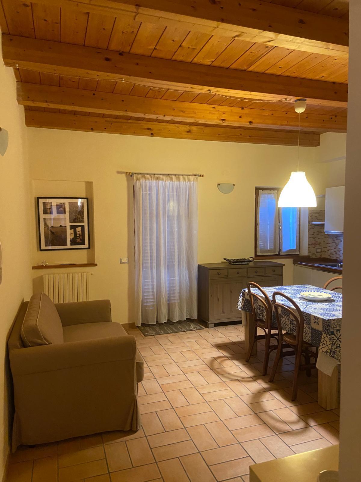 Trilocale con terrazzo, Osimo centro