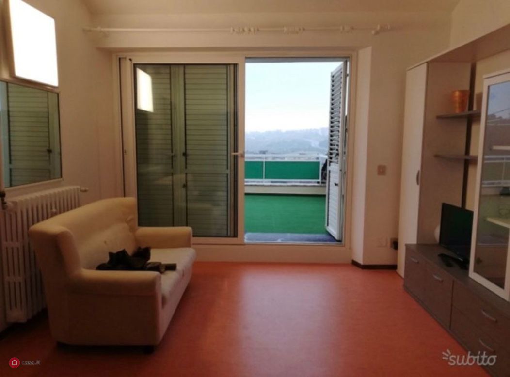 Trilocale con terrazzo in via tiziano, Ancona