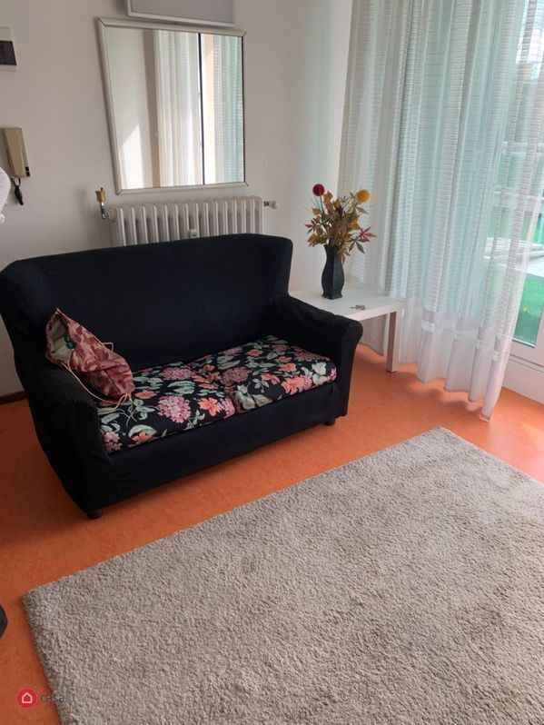 Trilocale con terrazzo in via tiziano, Ancona