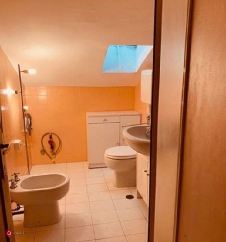 Trilocale con terrazzo in via tiziano, Ancona