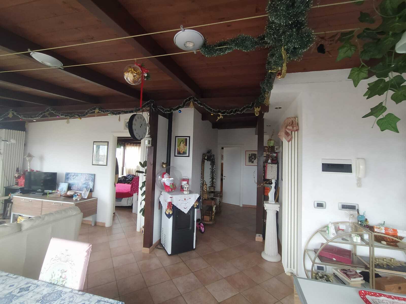 Bilocale con terrazzo in via giacomo brodolini, Ancona