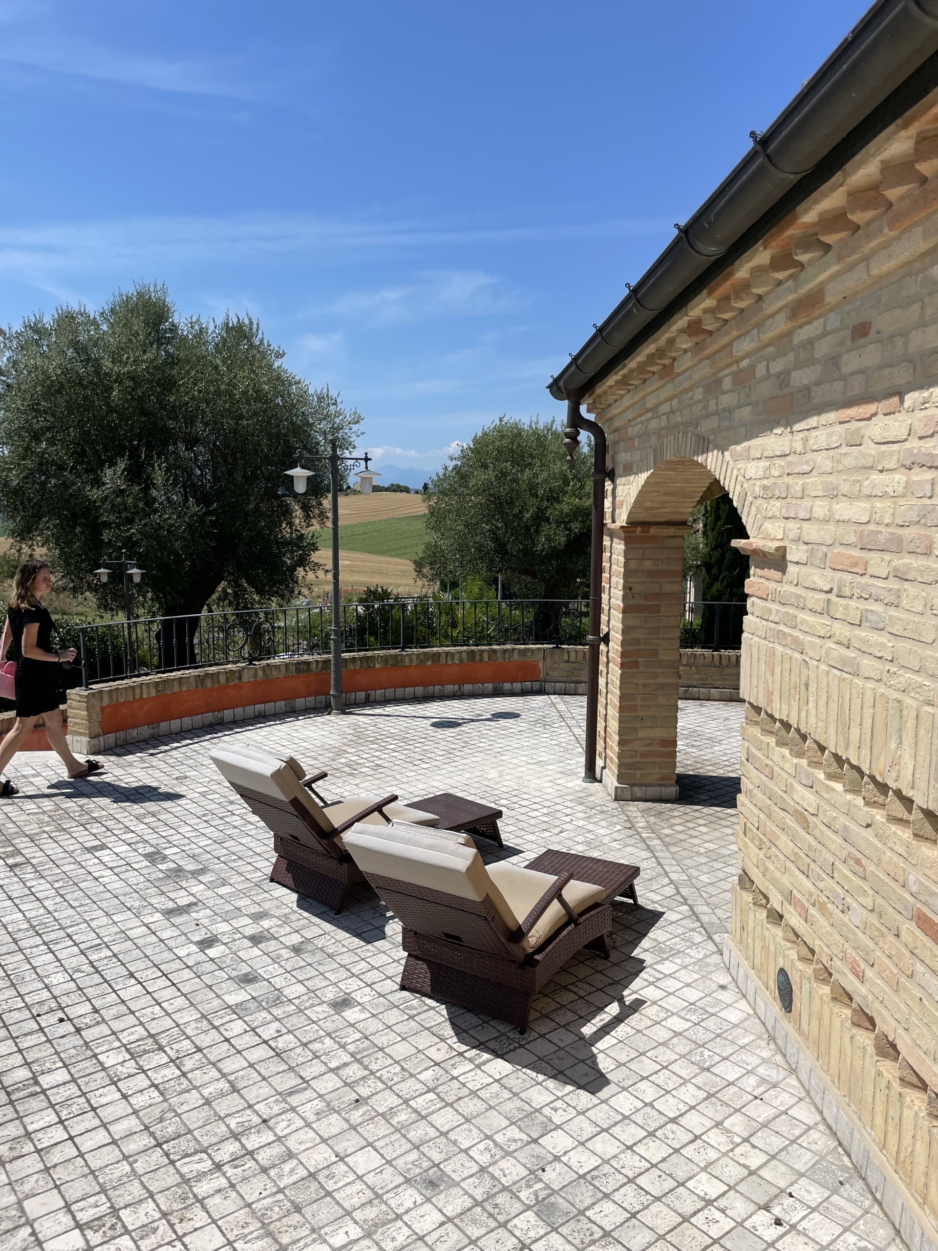 Villa con giardino in via passarini, Recanati