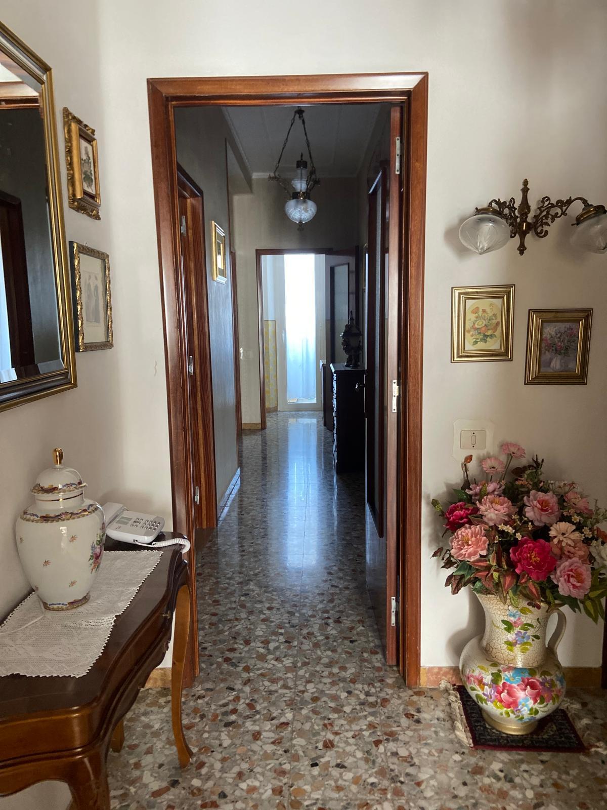 Appartamento con box in via fonte magna, Osimo