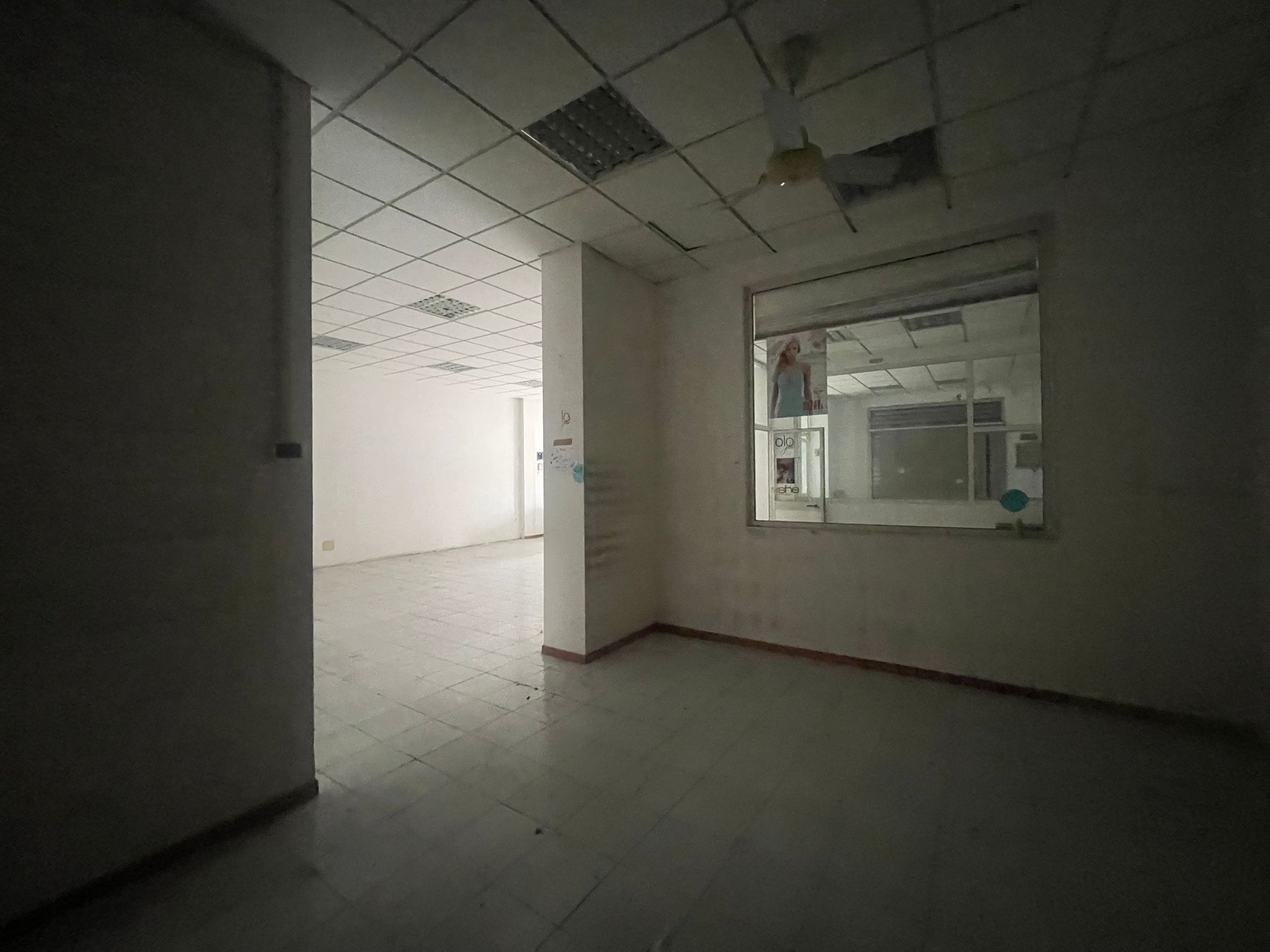 Locale commerciale in vendita in via conca, Ancona