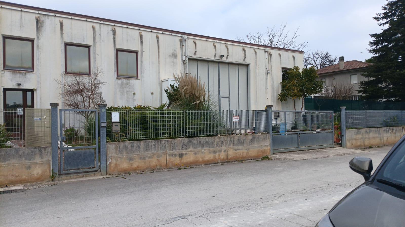 Capannone in vendita, Sirolo coppo