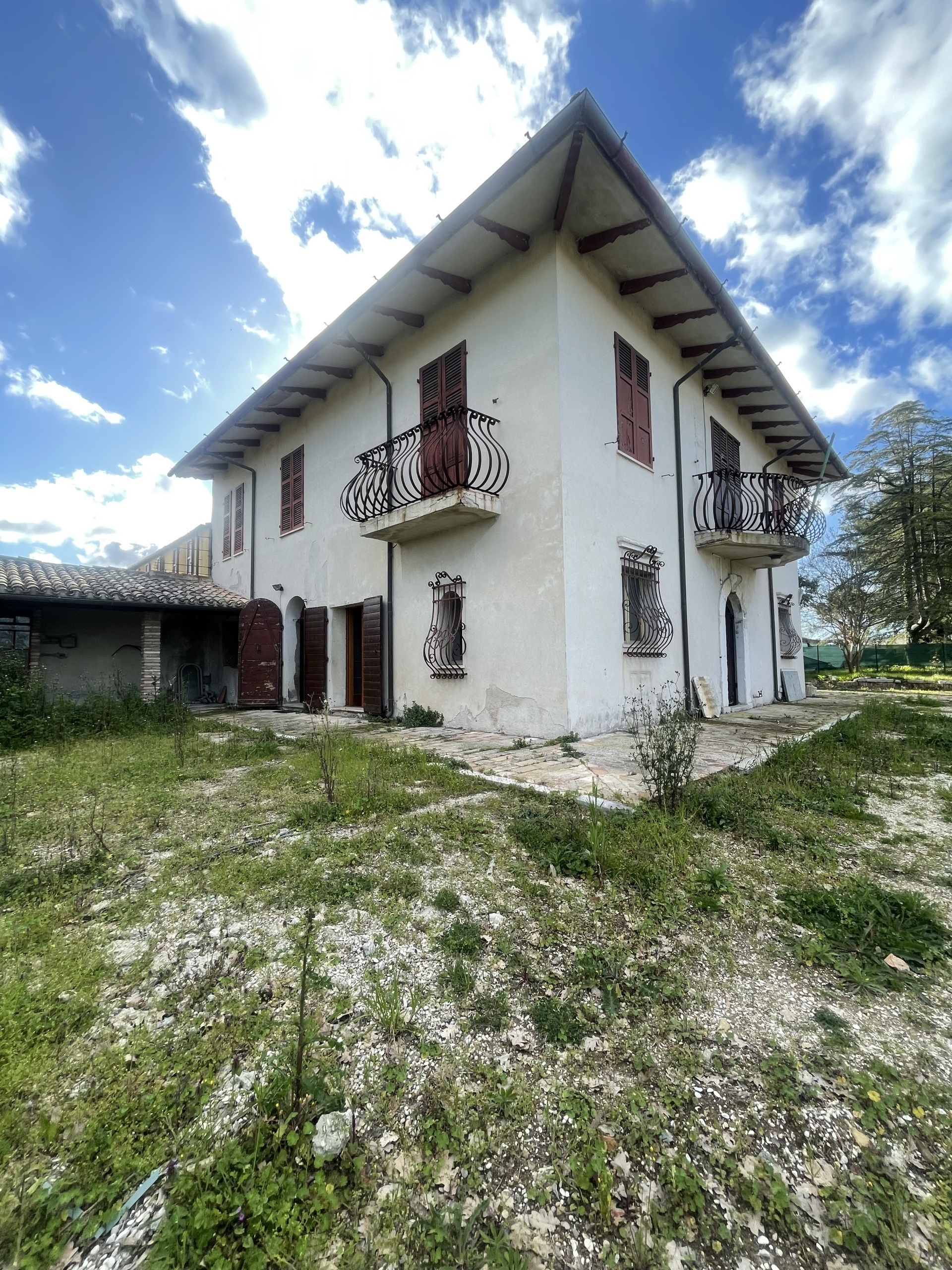 Villa con giardino in frazione montesicuro, Ancona