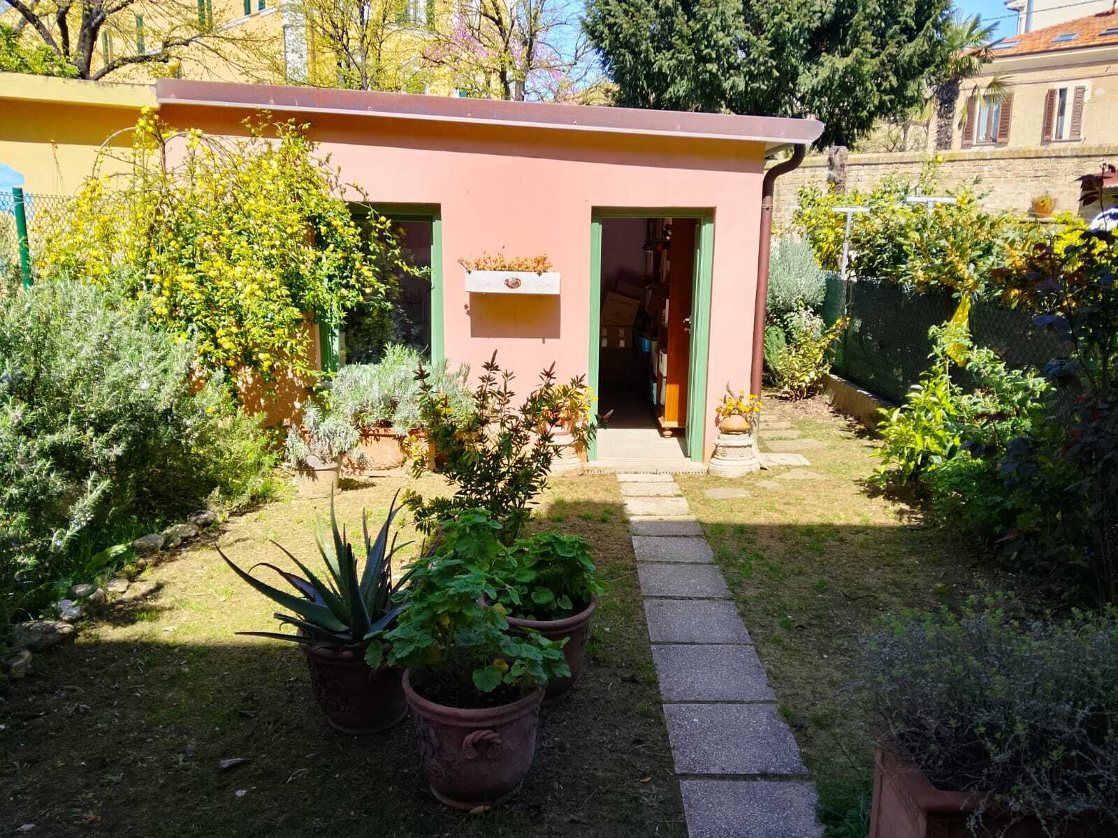 Casa indipendente con giardino in via iv novembre, Fano