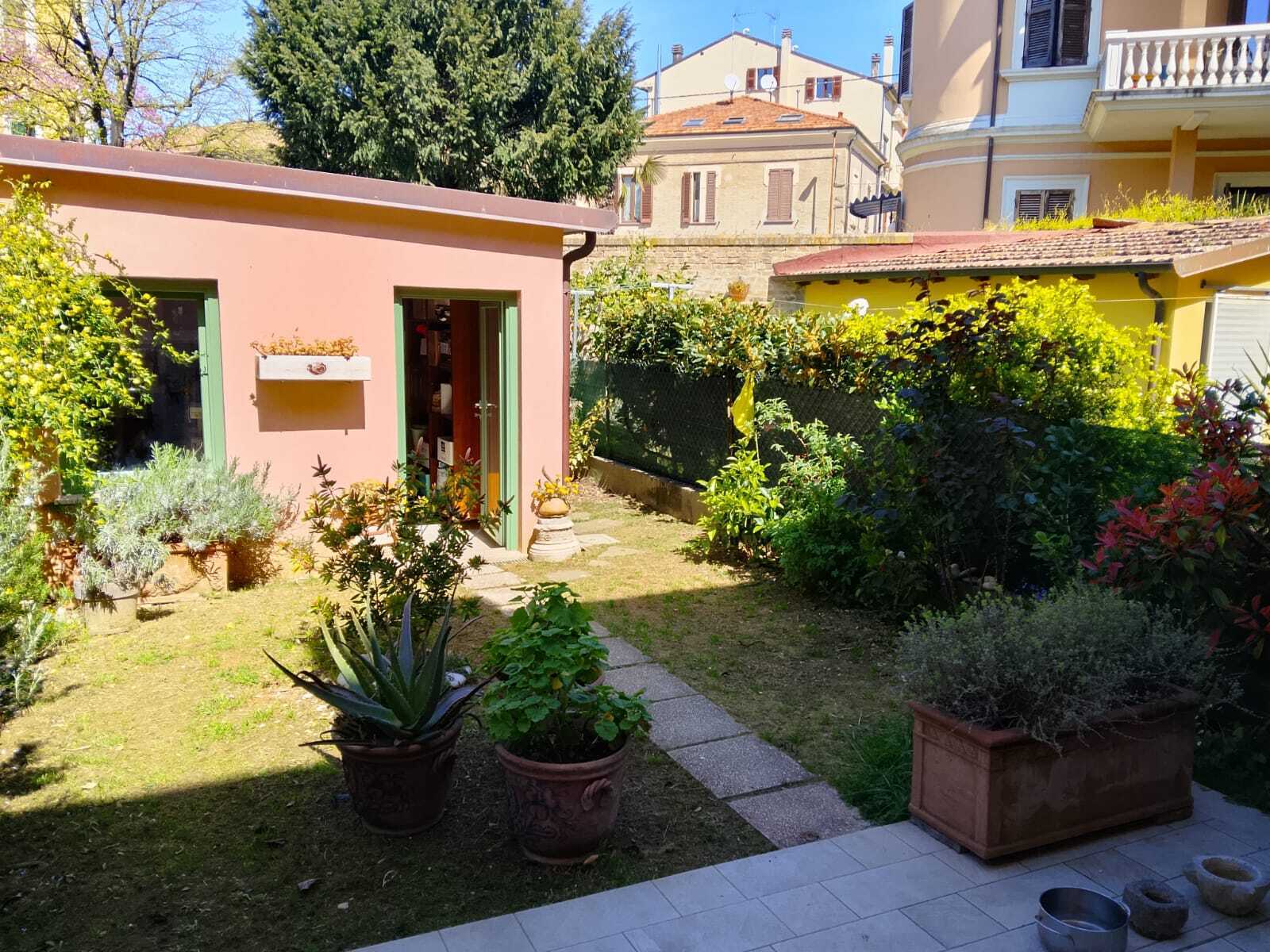 Casa indipendente con giardino in via iv novembre, Fano