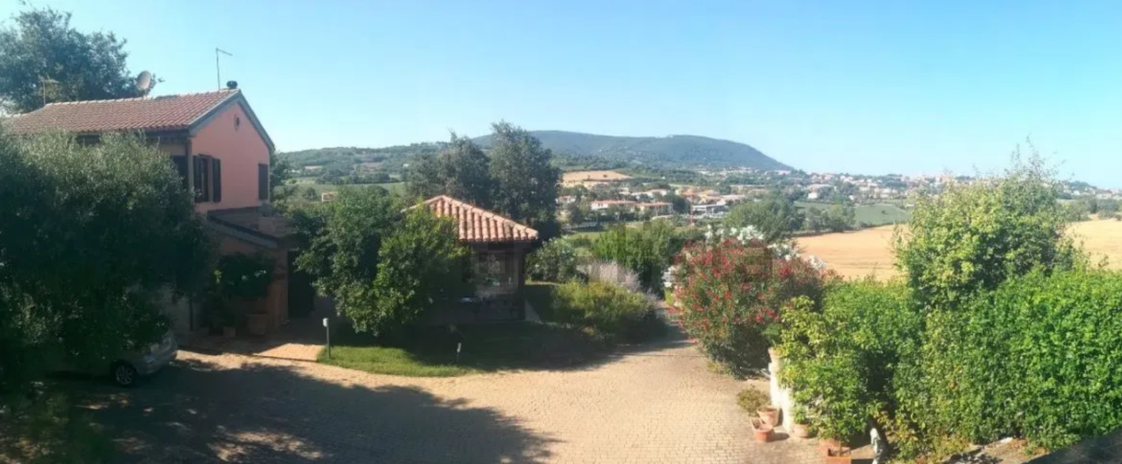 Villa con giardino in coppo, Sirolo