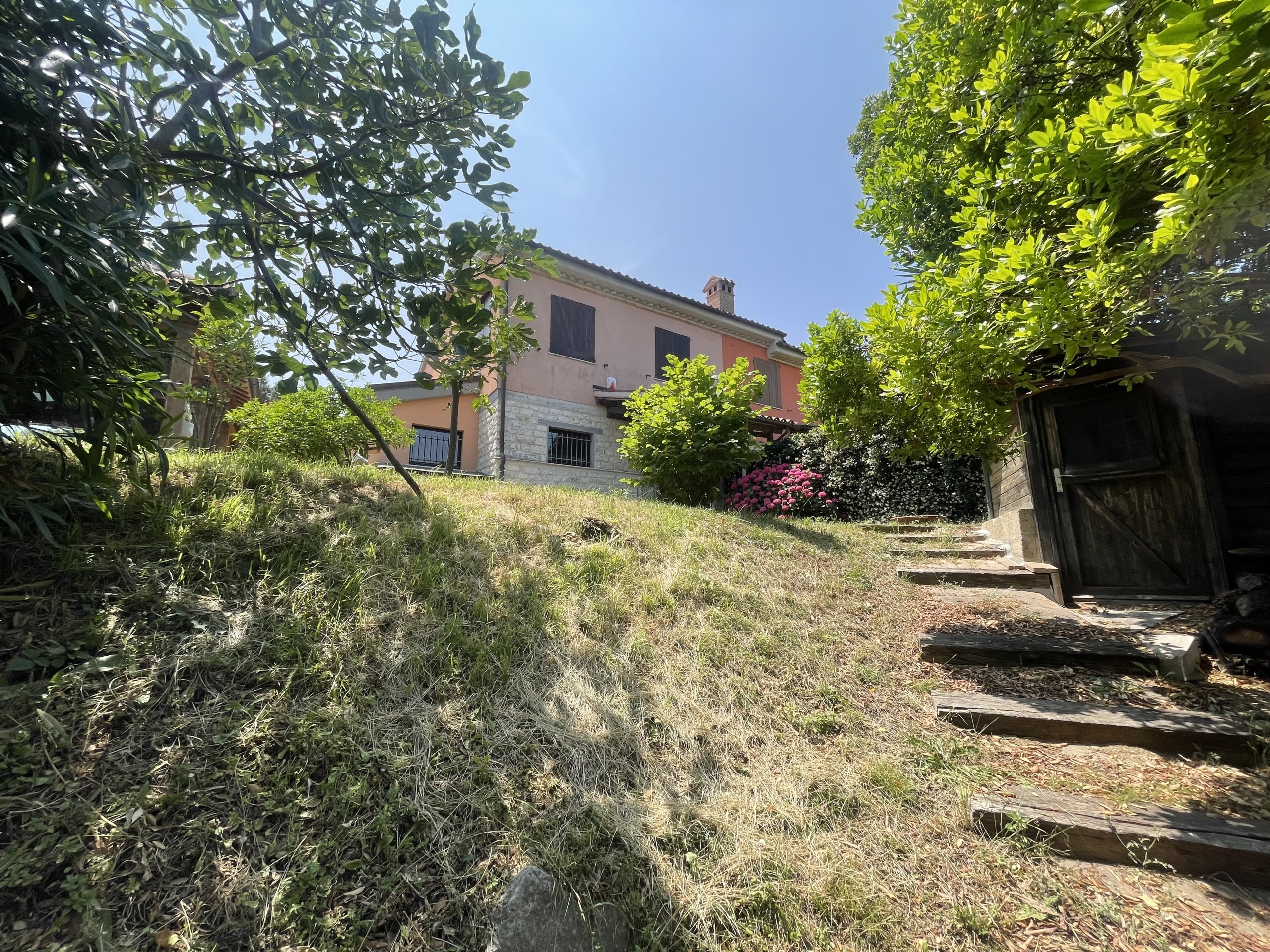 Villa con giardino in coppo, Sirolo