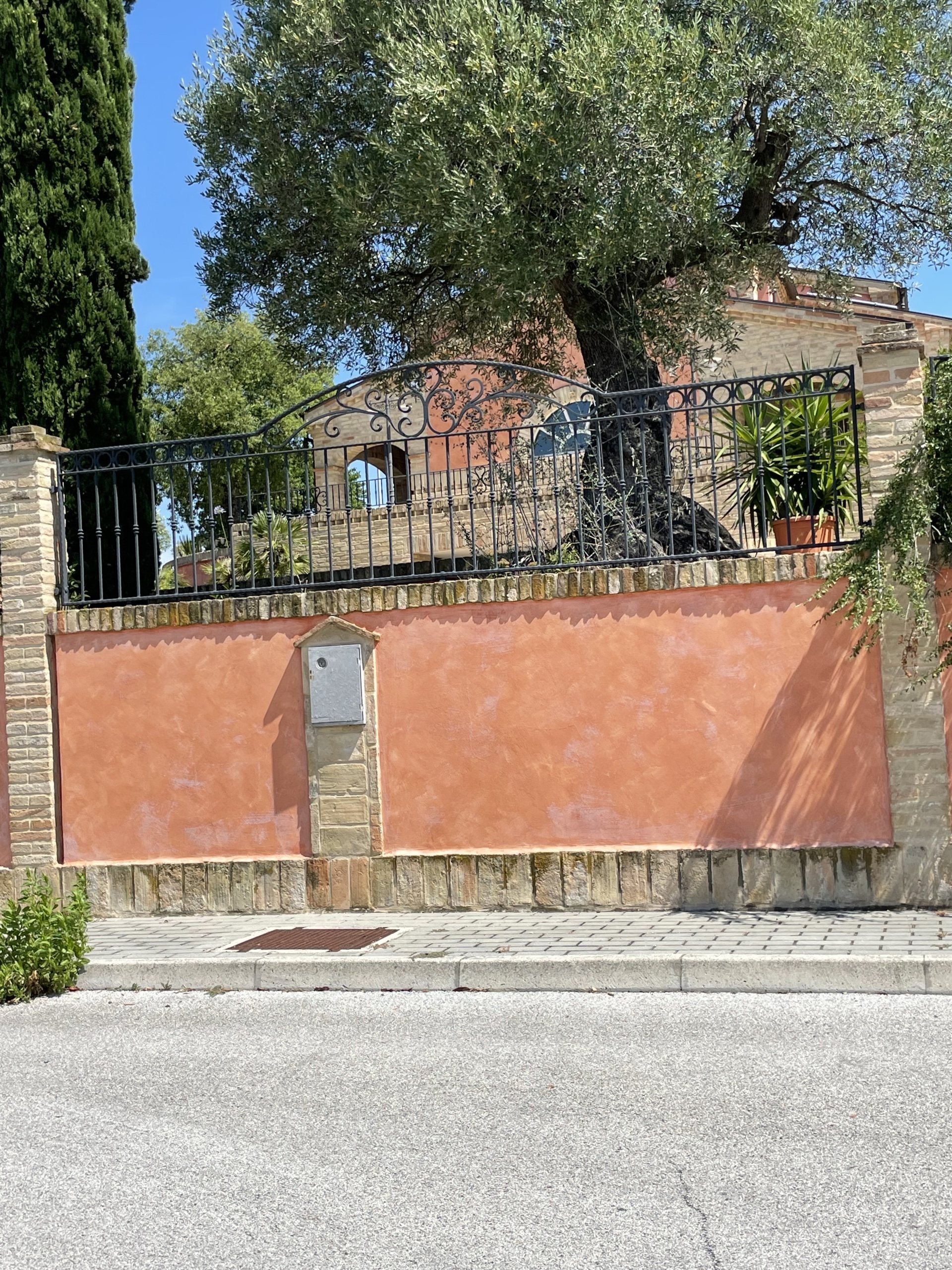 Villa con giardino in via passarini, Recanati