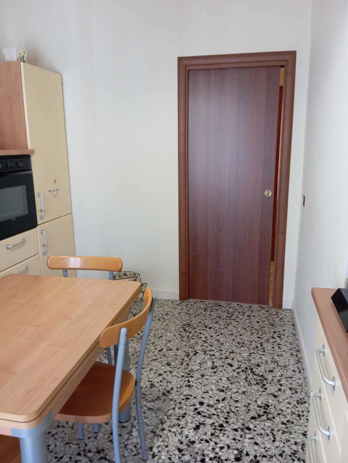 Quadrilocale da ristrutturare in via cingoli 7, Ancona