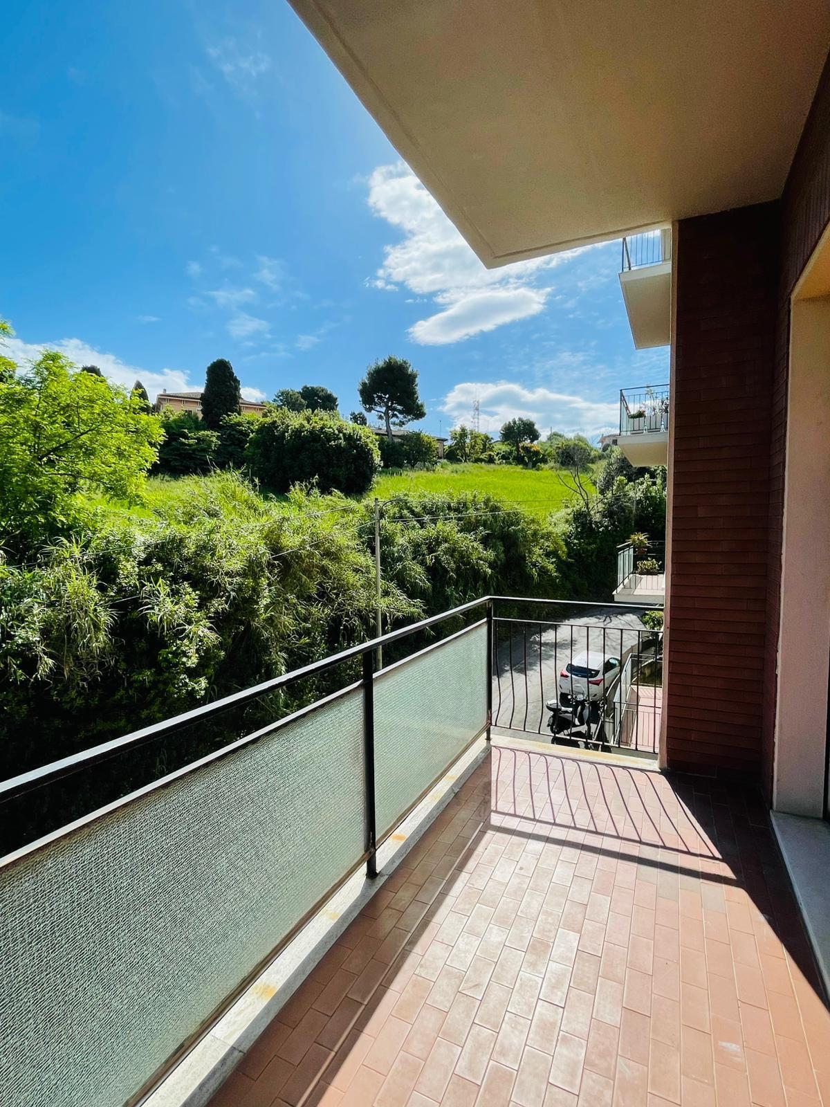 Appartamento vista mare in via francesco angelini, Ancona