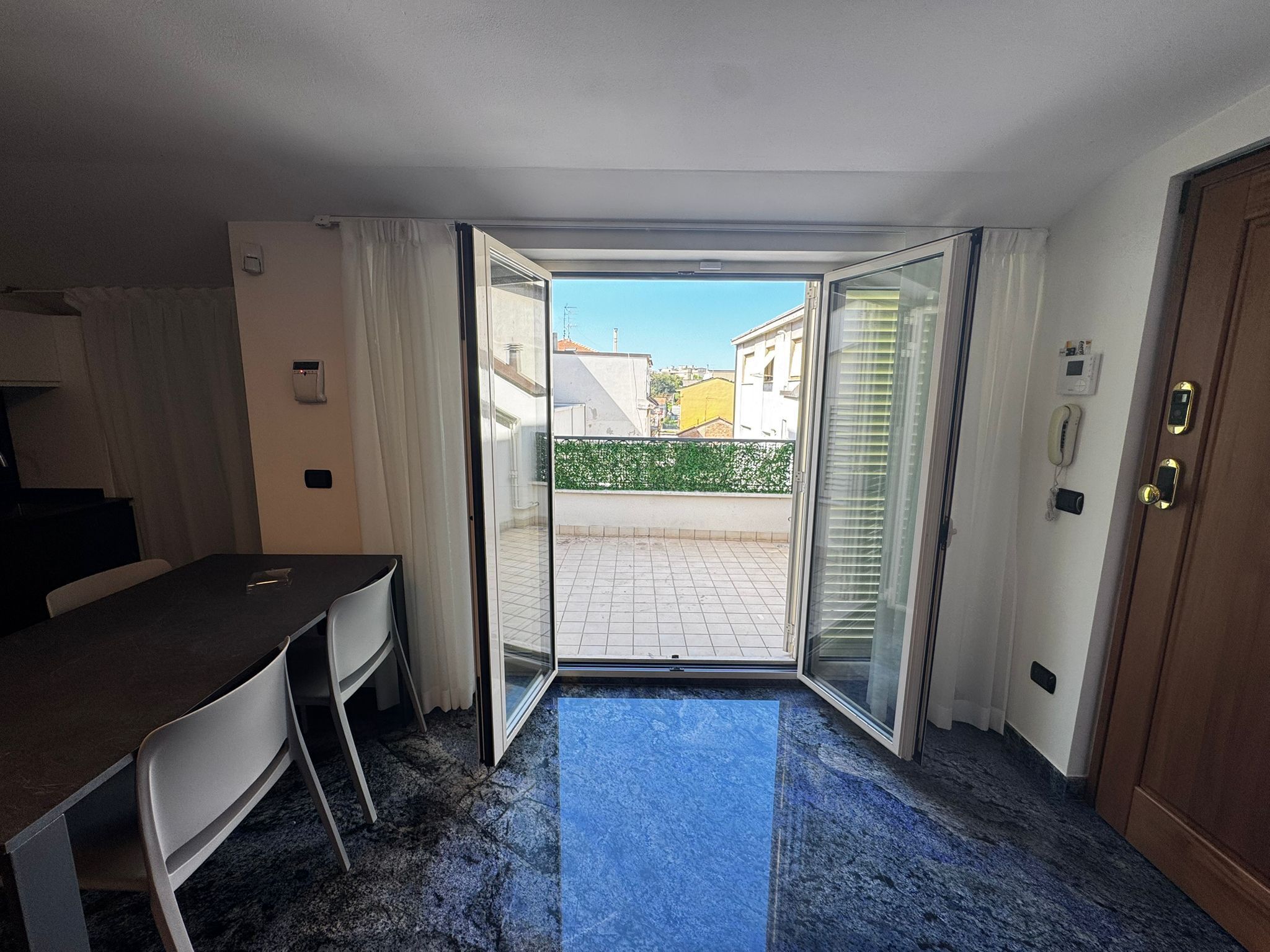 Monolocale con terrazzo in corso umberto i, Civitanova Marche