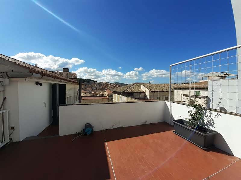 Trilocale con terrazzo in via giacomo matteotti 7, Ancona