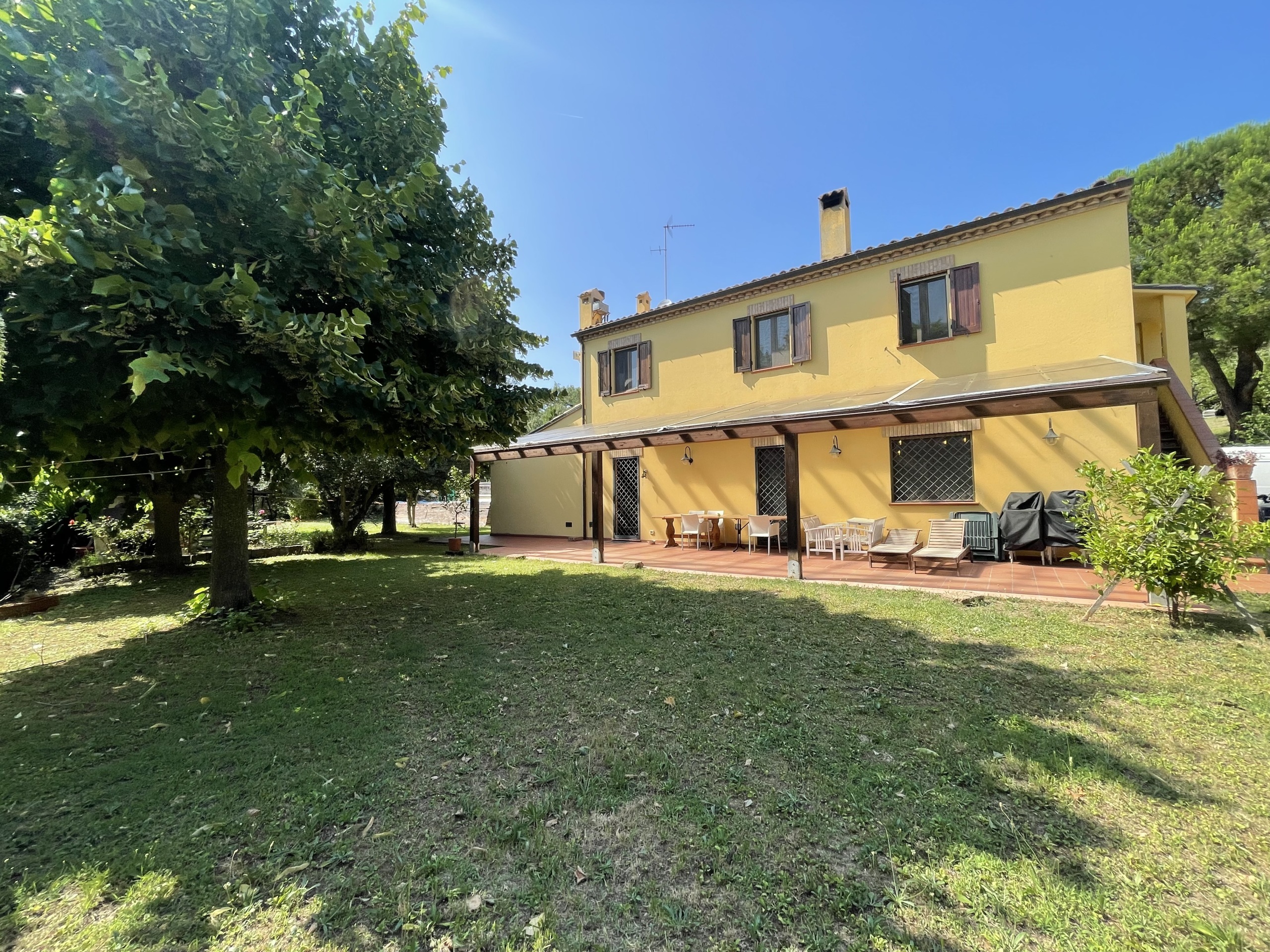 Rustico con giardino in offagna, Offagna