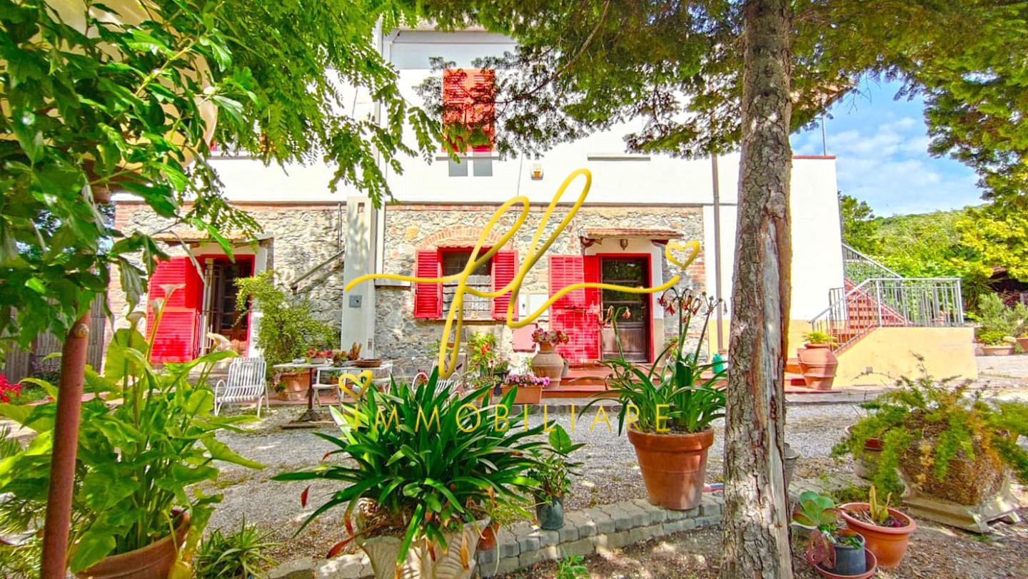 Rustico con giardino a San Vincenzo