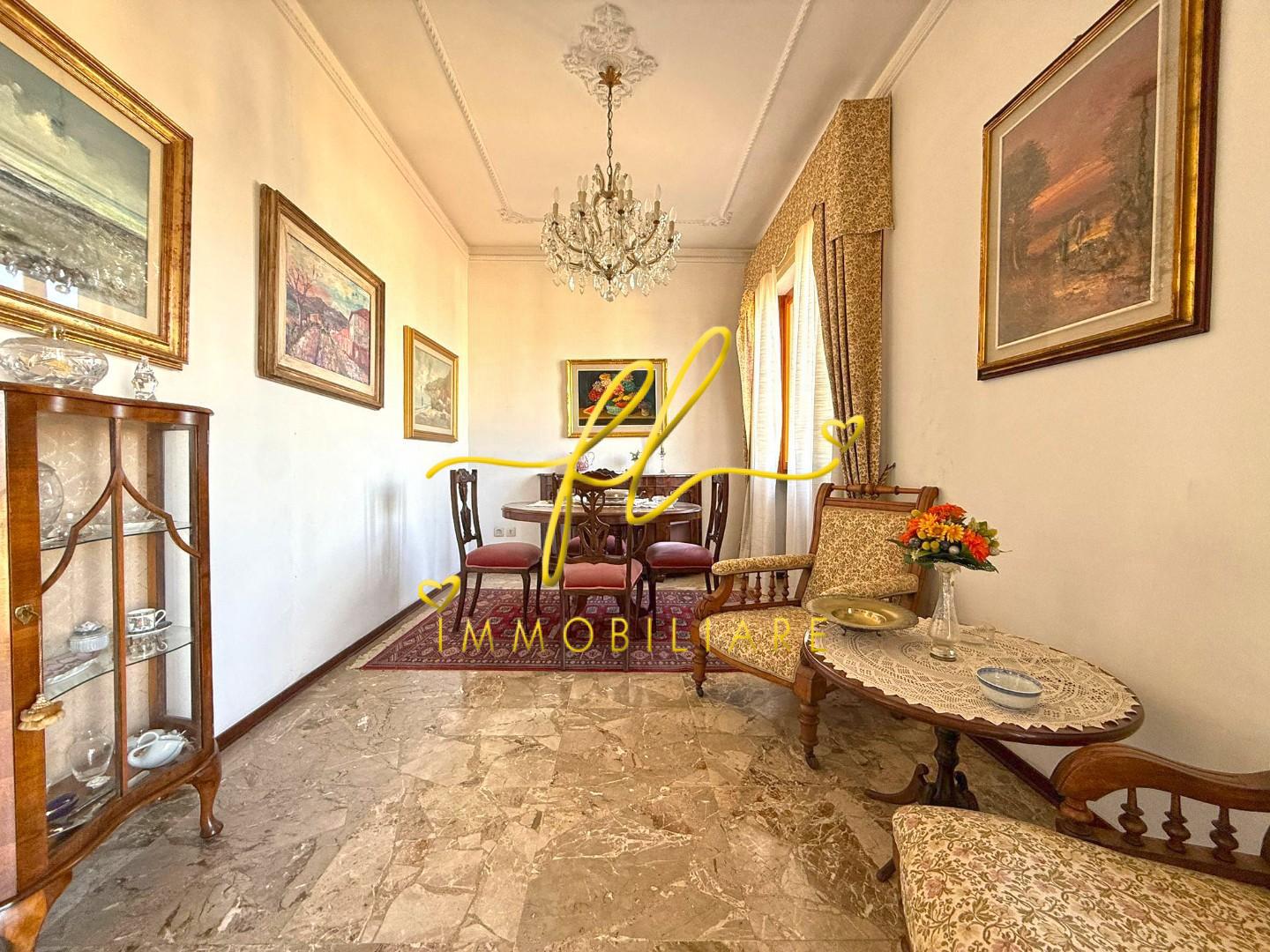 Appartamento con terrazzi a Cecina