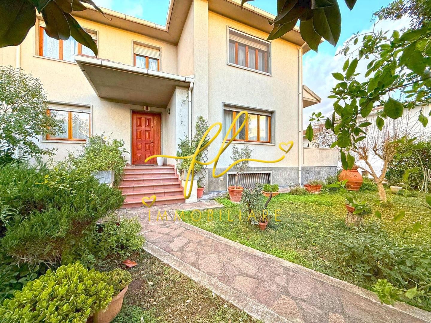 Villa con giardino, Cecina palazzaccio