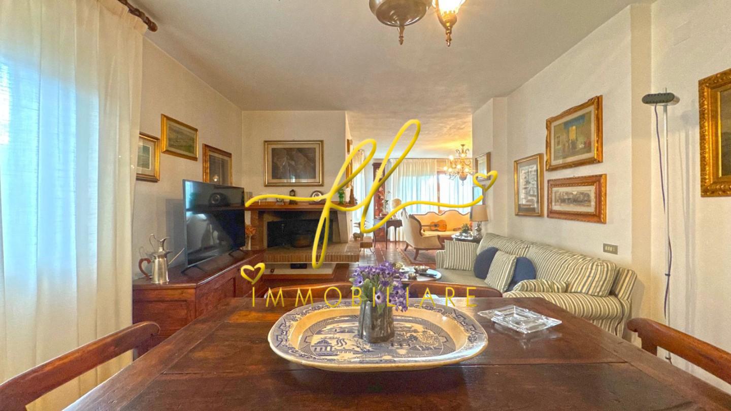 Villa con giardino, Cecina palazzaccio