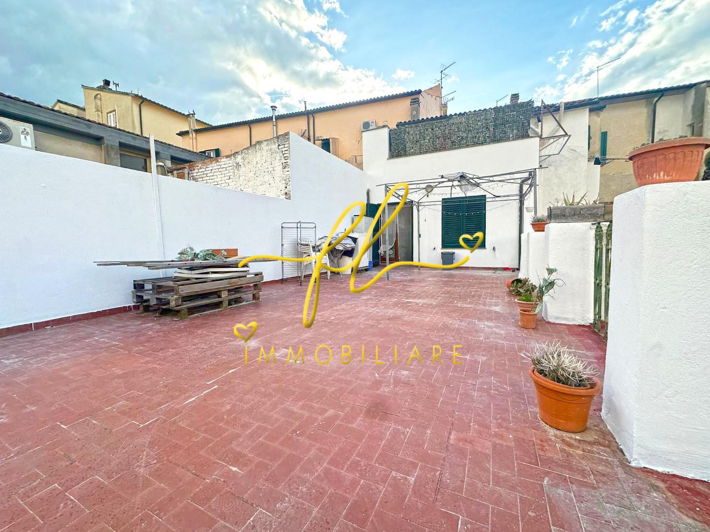 Trilocale con terrazzo a Cecina