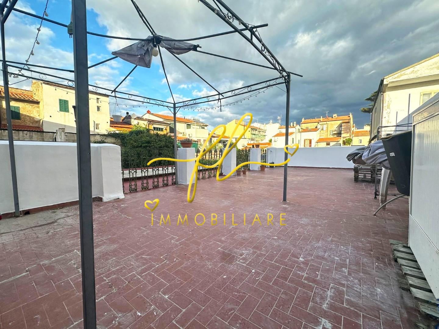 Trilocale con terrazzo a Cecina