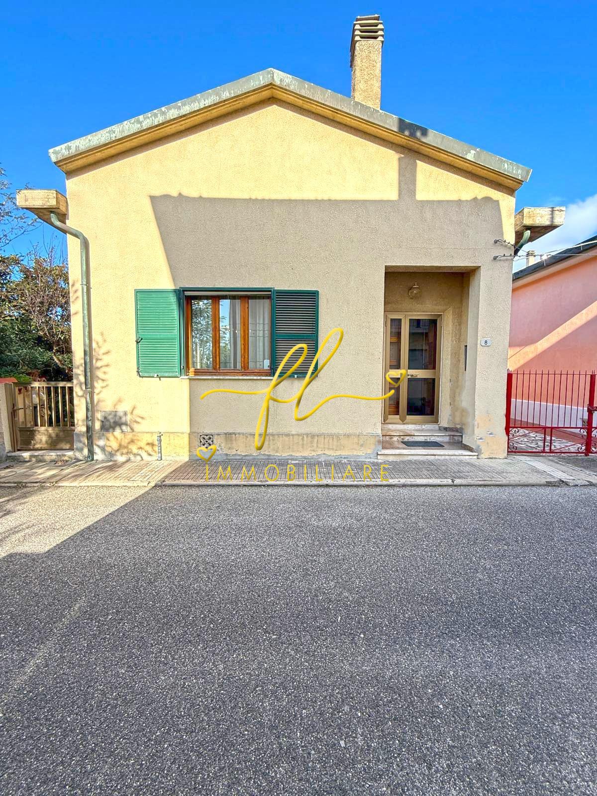 Casa indipendente con giardino, Cecina casine