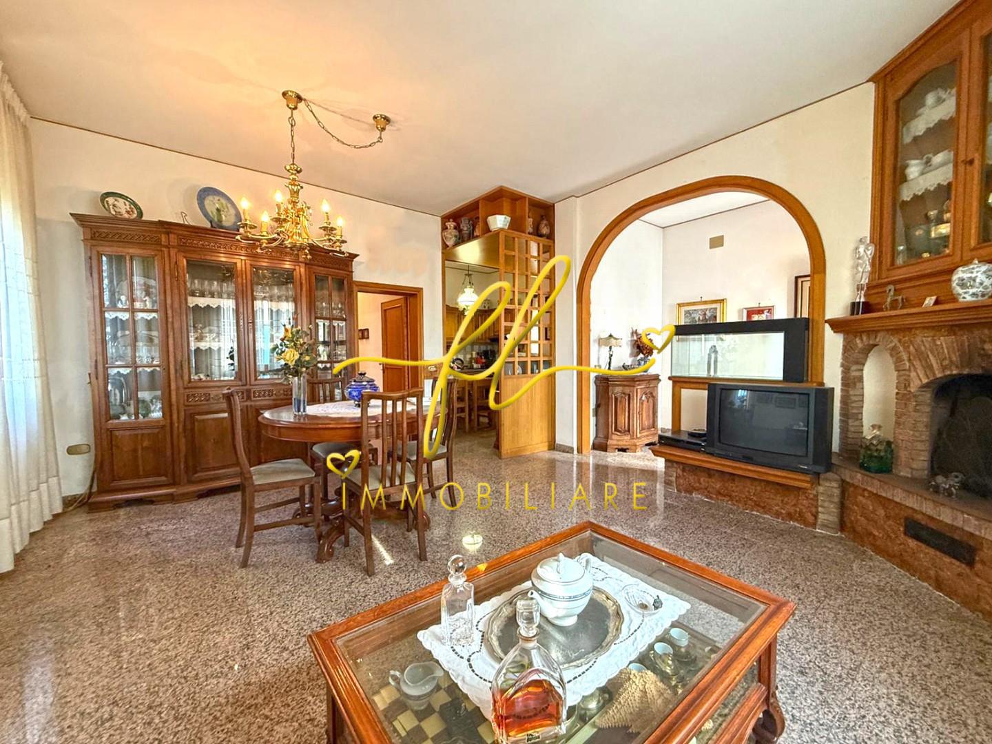 Casa indipendente con giardino, Cecina casine