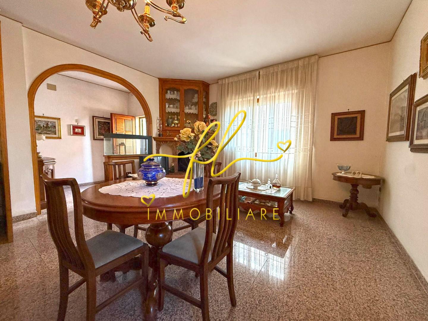 Casa indipendente con giardino, Cecina casine