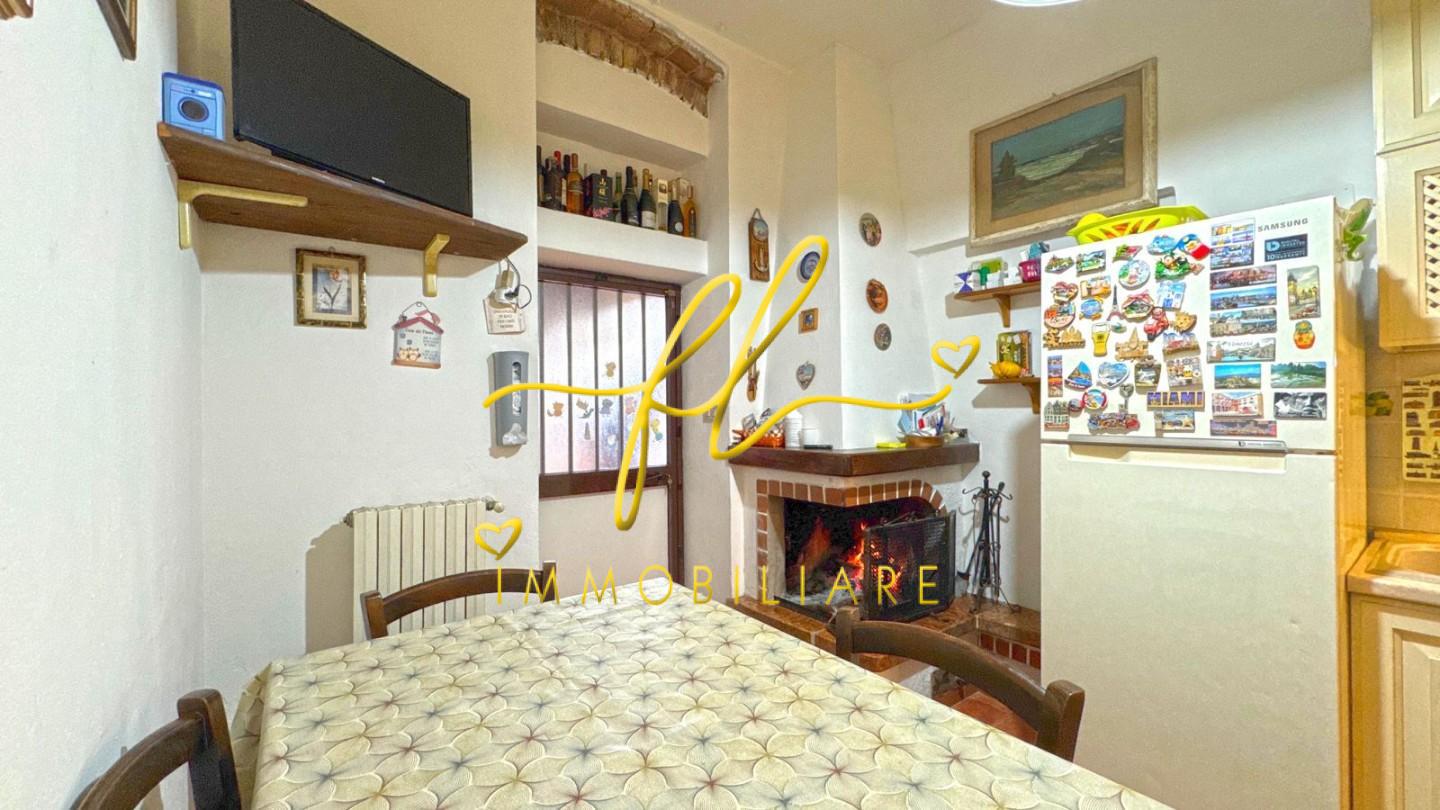 Casa indipendente con terrazzo, Cecina palazzaccio