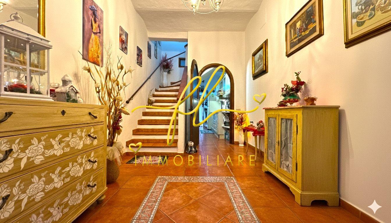 Casa indipendente con terrazzo, Cecina palazzaccio