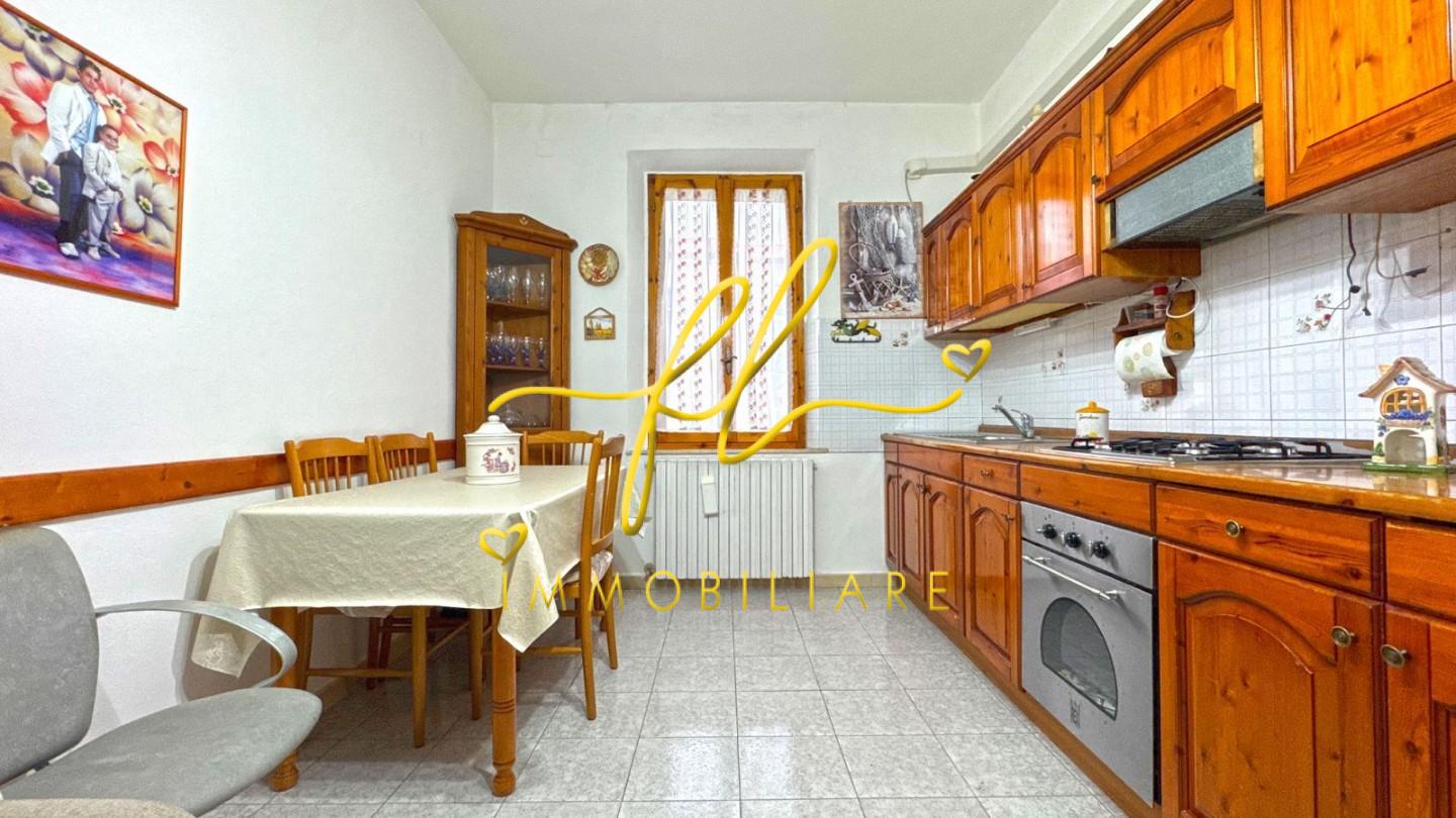 Casa indipendente con terrazzo, Cecina palazzaccio